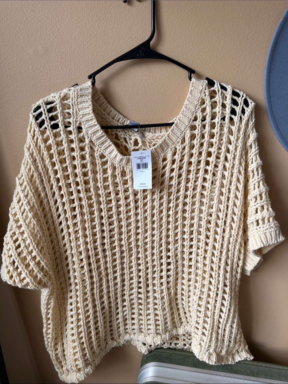 Buckle Open-Knit Short Sleeve Sweater Tee in Cream